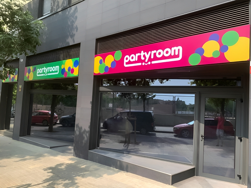 Rotulación integral de Partyroom en Sabadell